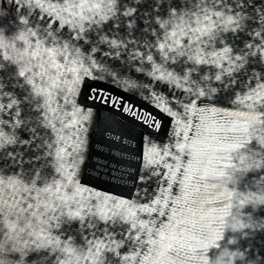 Steve Madden animal print wrap shawl - Picture 3 of 3